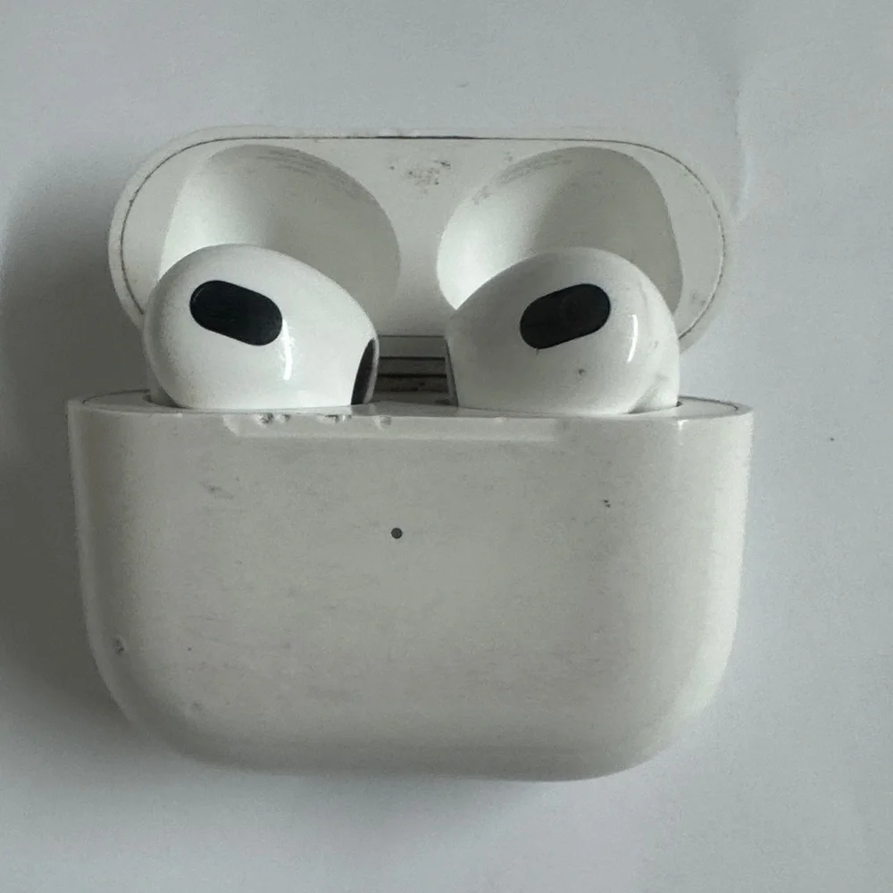 Wireless Earbuds with Charging Case - White